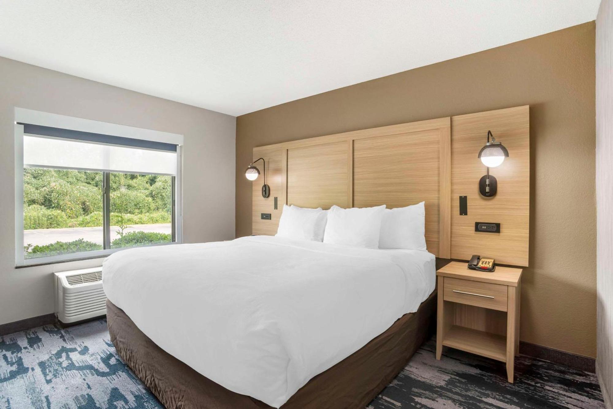 คอมฟอร์ต สวีท แอท เวสต์เกต มอลล์ Hotel สปาร์ตันเบิร์ก ภายนอก รูปภาพ
