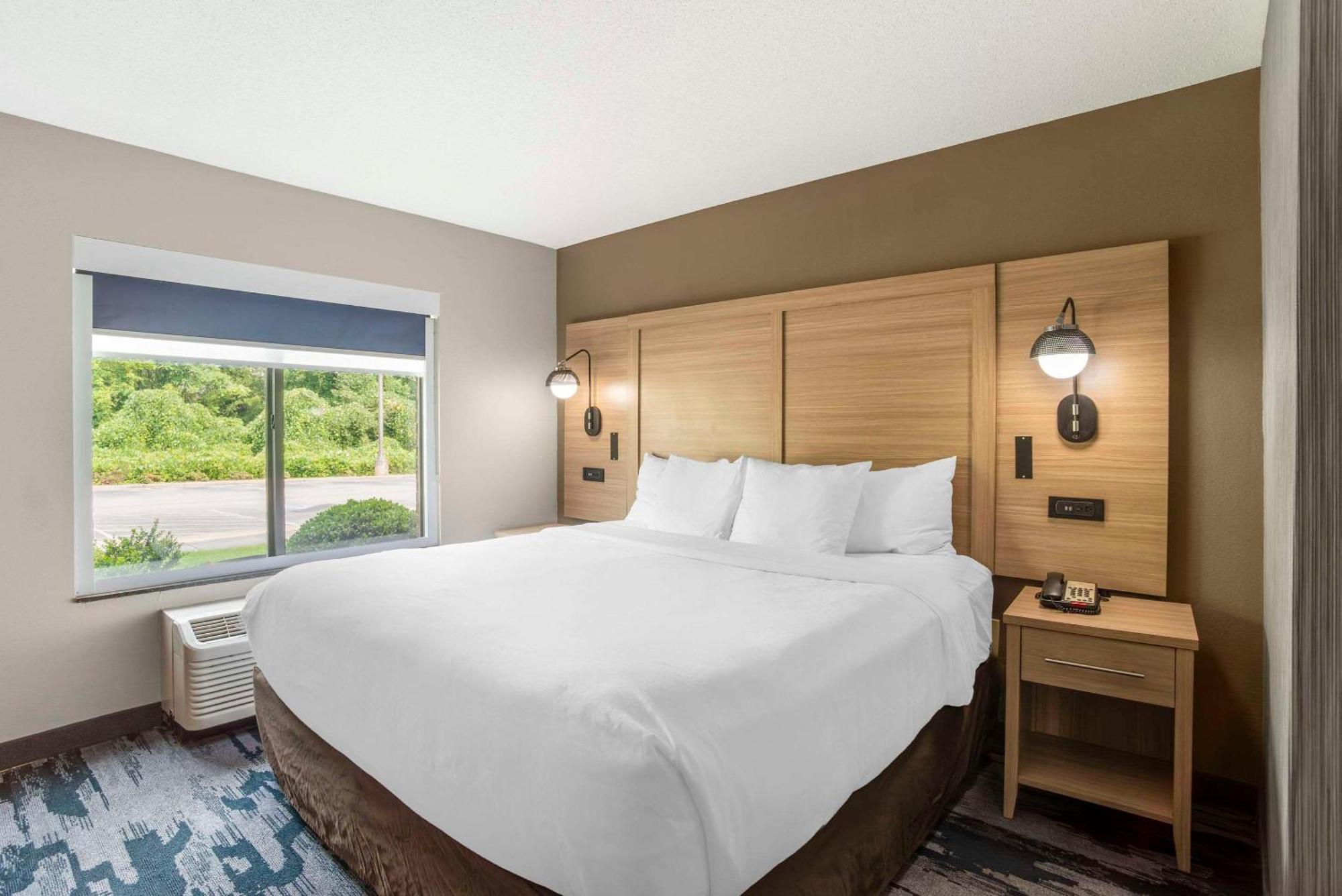 คอมฟอร์ต สวีท แอท เวสต์เกต มอลล์ Hotel สปาร์ตันเบิร์ก ภายนอก รูปภาพ